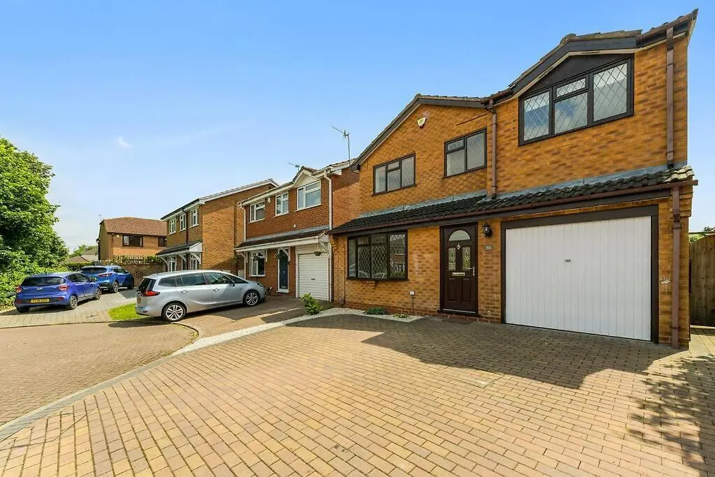 Cheerful 3-Bed Detached Home location