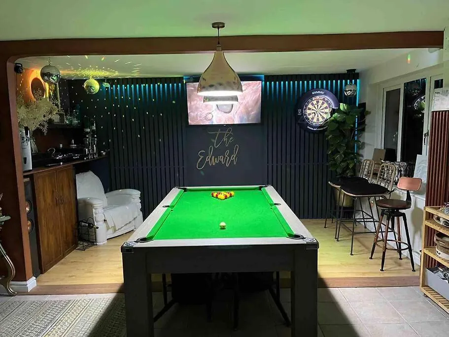 Cheerful 3-Bed Detached Home Nottingham United Kingdom