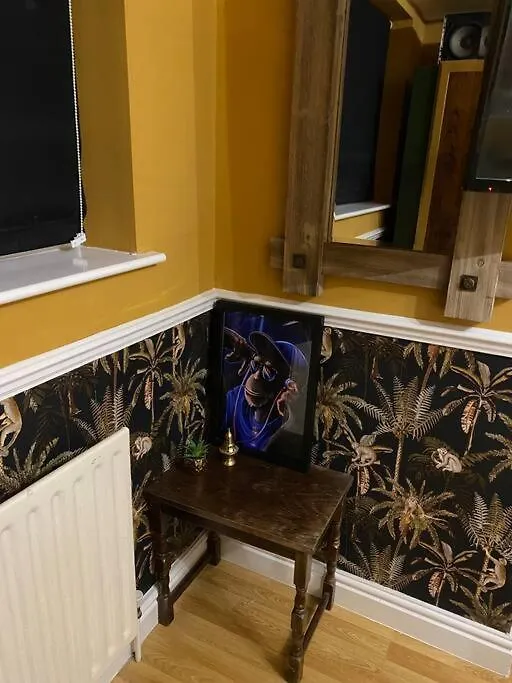 Holiday home Cheerful 3-Bed Detached Home Nottingham